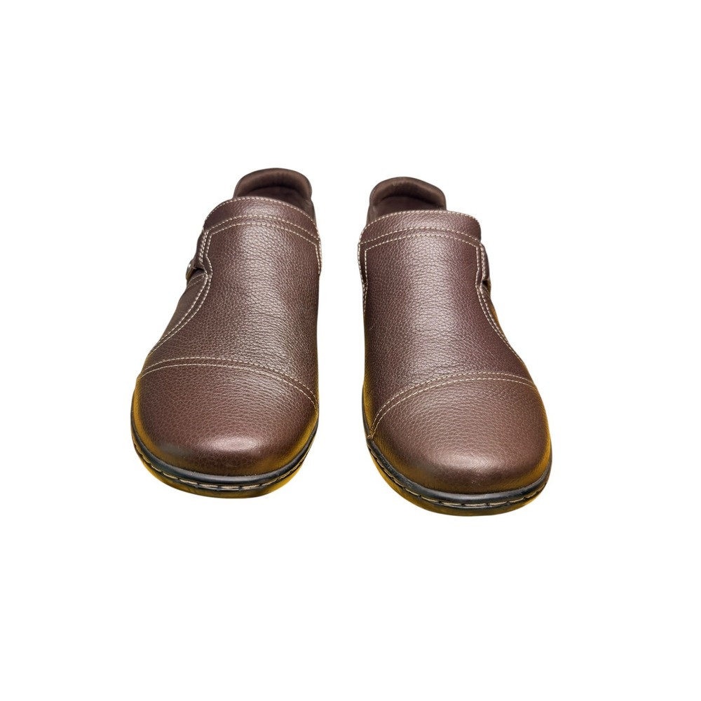 Clarks Loafers Women 8.5 Brown Leather Ultimate Comfort Slip On Button Detail